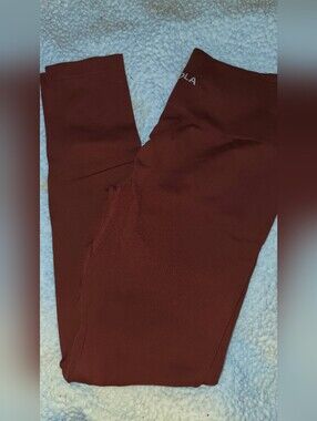 Aurola High-Rise Leggings in Deep Wine